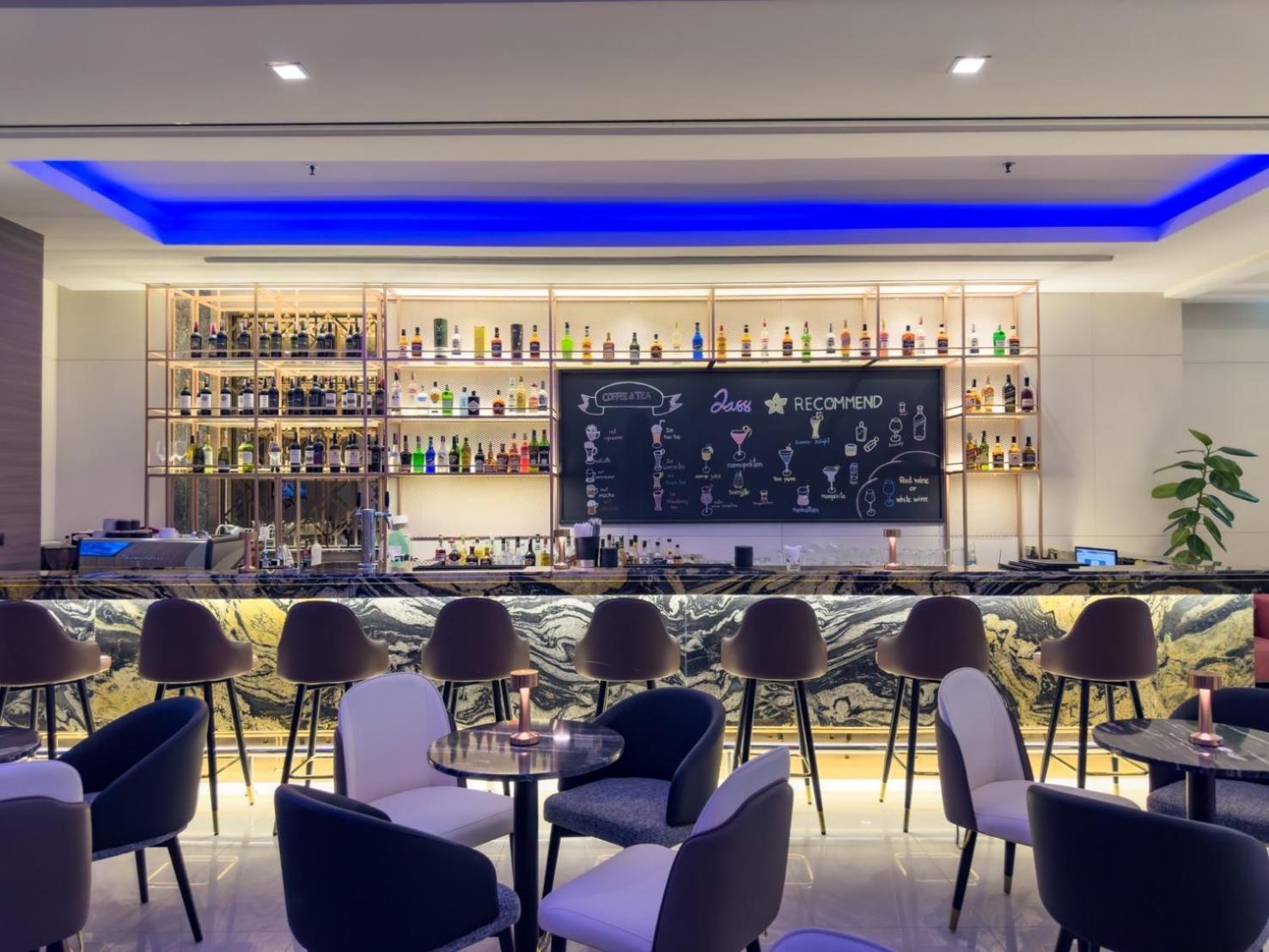 Jasmine Grande Residence Bangkok Ngoại thất bức ảnh The bar at the lounge